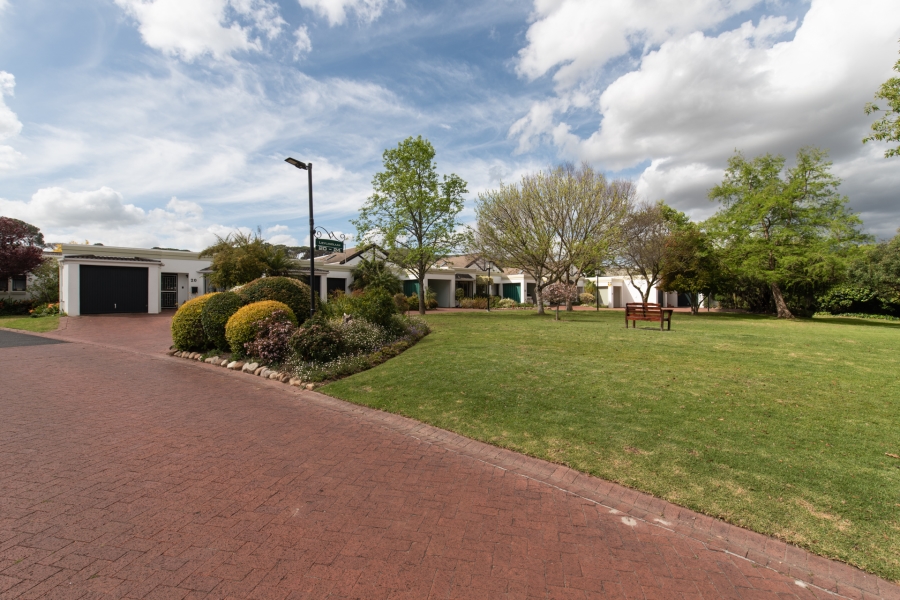 2 Bedroom Property for Sale in Onder Papegaaiberg Western Cape